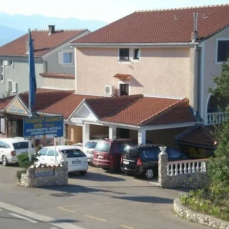Apartament In Mit Garten, Terrasse Und Gemeinsamem Pool *