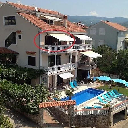 Apartament In Mit Garten, Terrasse Und Gemeinsamem Pool Novi Vinodolski