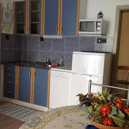 Apartament In Mit Garten, Terrasse Und Gemeinsamem Pool *